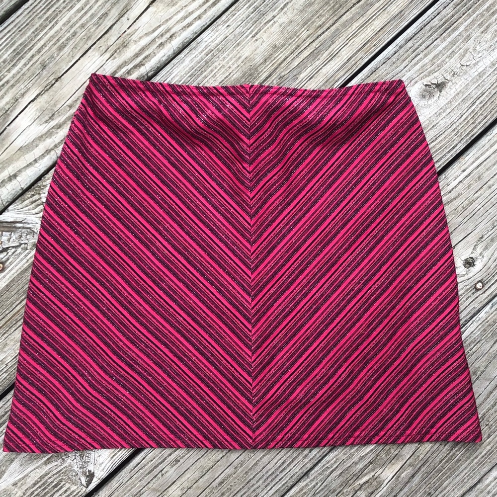 Striped mini skirt!